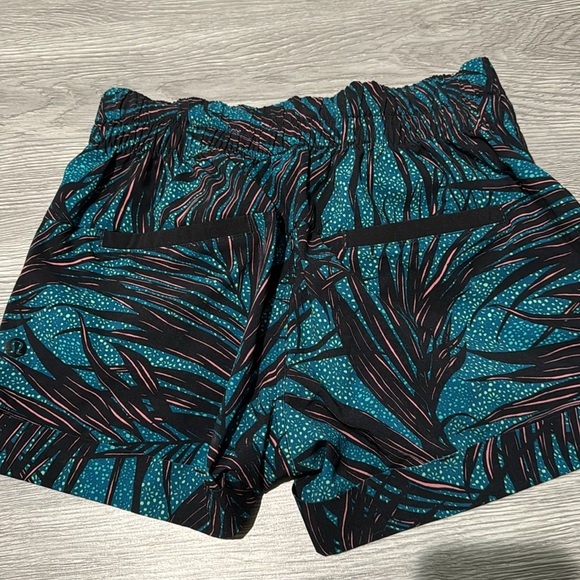 Lululemon women’s shorts - Picture 3 of 4